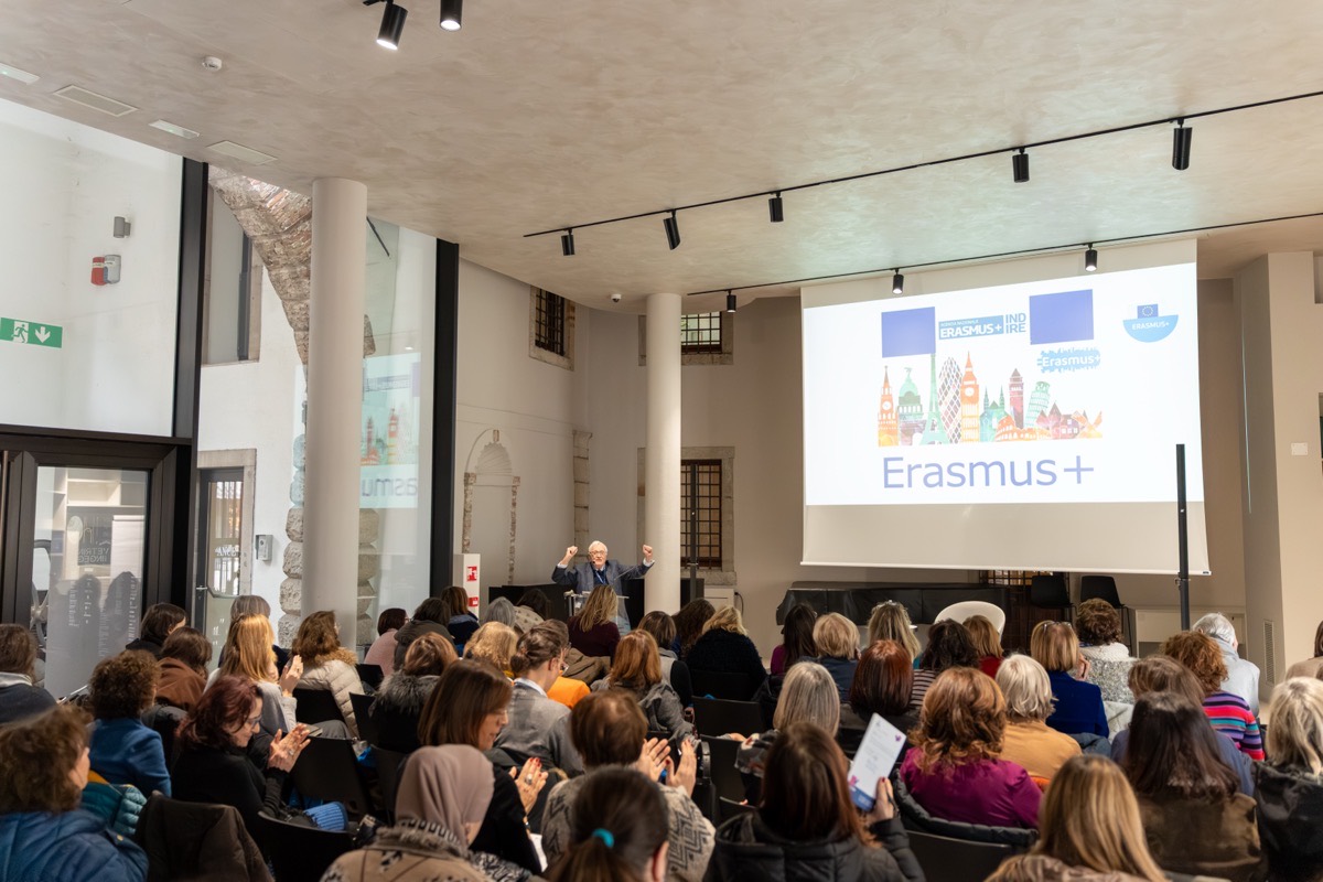 La sala durante un incontro Erasmus+
